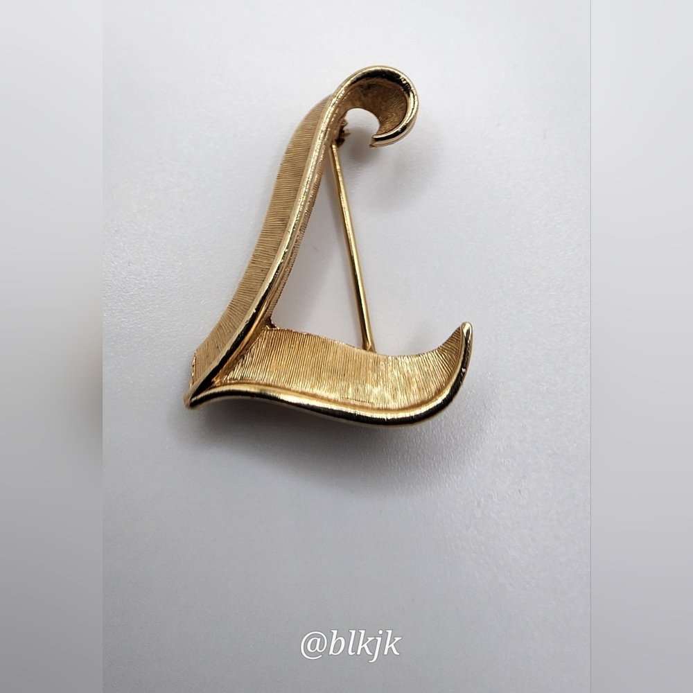 Vintage Trifari Initial L Pin *Gold* EUC